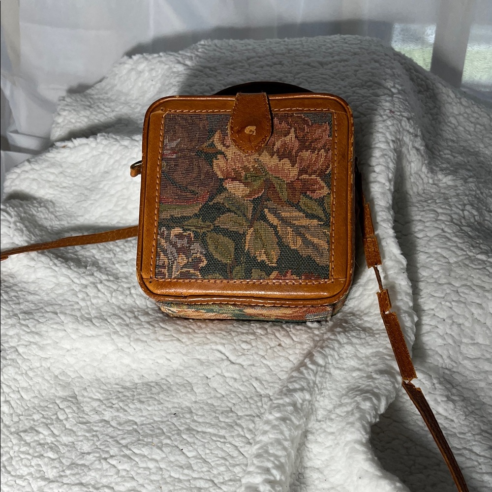 Vintage Floral Tapestry Crossbody Bag in Brown